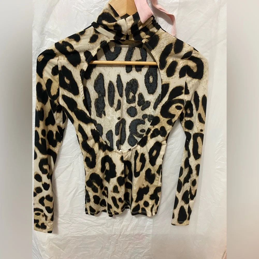 H&M Hennes Collection Leopard Print Open Back Mock Neck Top - NWOT - Picture 5 of 8